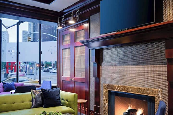 Lounge 56 of 85